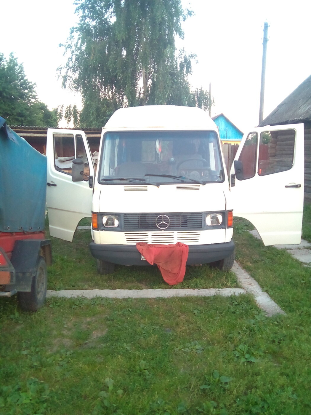 Mercedes-Benz T1 (207D-410D) мерс, 1988 г.
