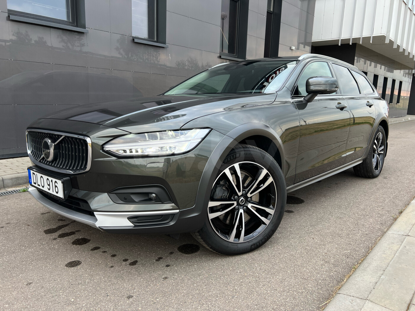 Volvo v90 cross country 2020. Volvo v90 cross country 2020. Вольво универсал 2021. Вольво хс60 2018 года фото. Вольво v90 cross country 2019.