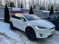 Tesla Model X, 7 мест, 2017 г.