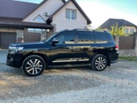 Toyota Land Cruiser J200 · 2-й рестайлинг, 7 мест, 2018 г.
