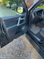Toyota Land Cruiser J200 · 2-й рестайлинг, 7 мест, 2018 г.