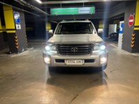 Toyota Land Cruiser J200 · Рестайлинг, 7 мест, 2014 г.