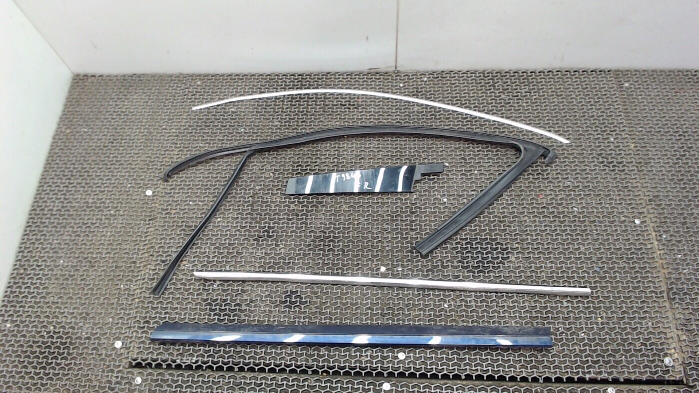 Молдинг для Volkswagen Passat B8 2014 - 2019