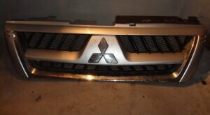 Решетка радиатора для Mitsubishi Pajero III · Рестайлинг 2003 - 2006
