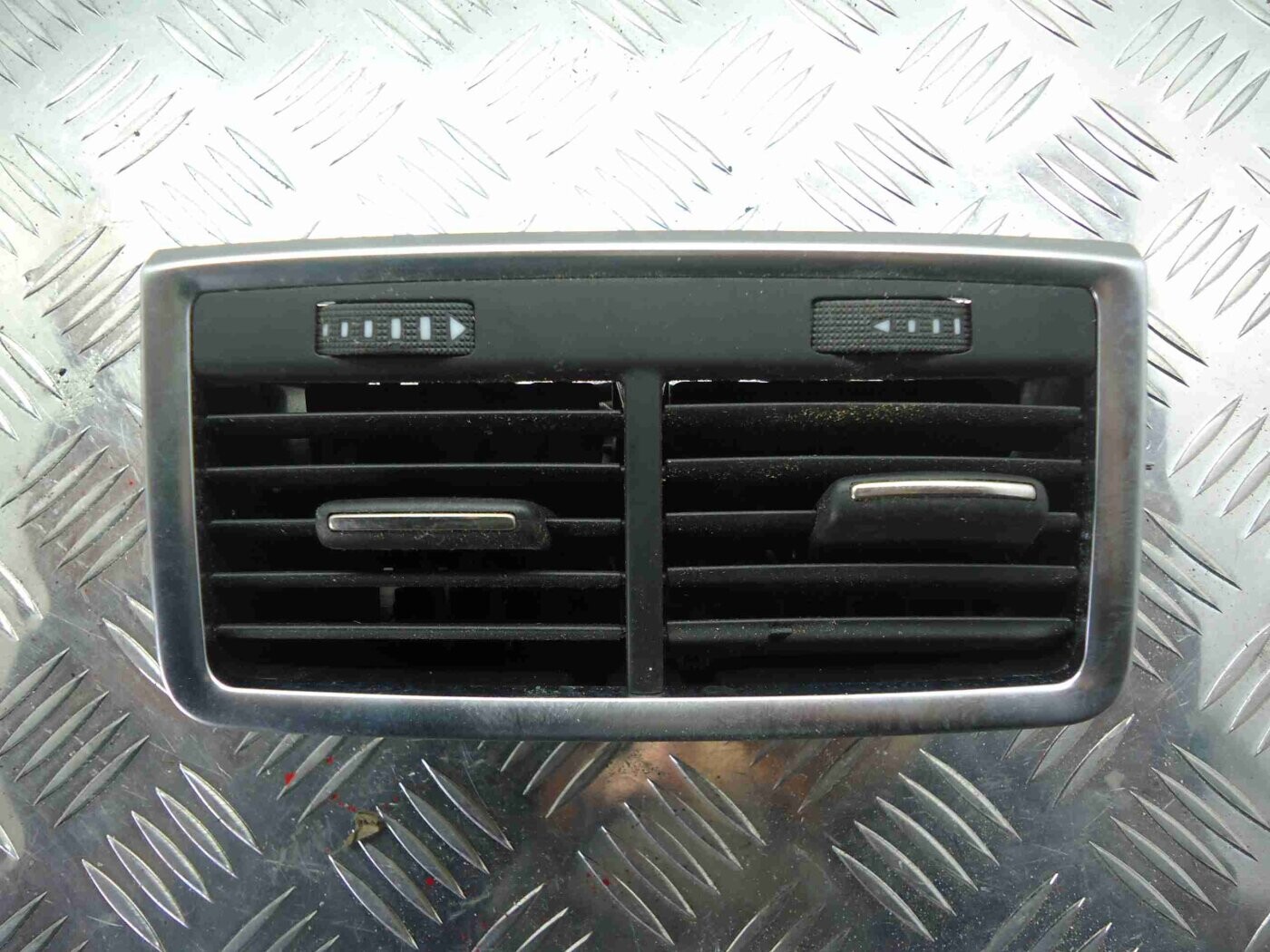 Дефлектор обдува салона для Audi Q7 4L 2005-2009
