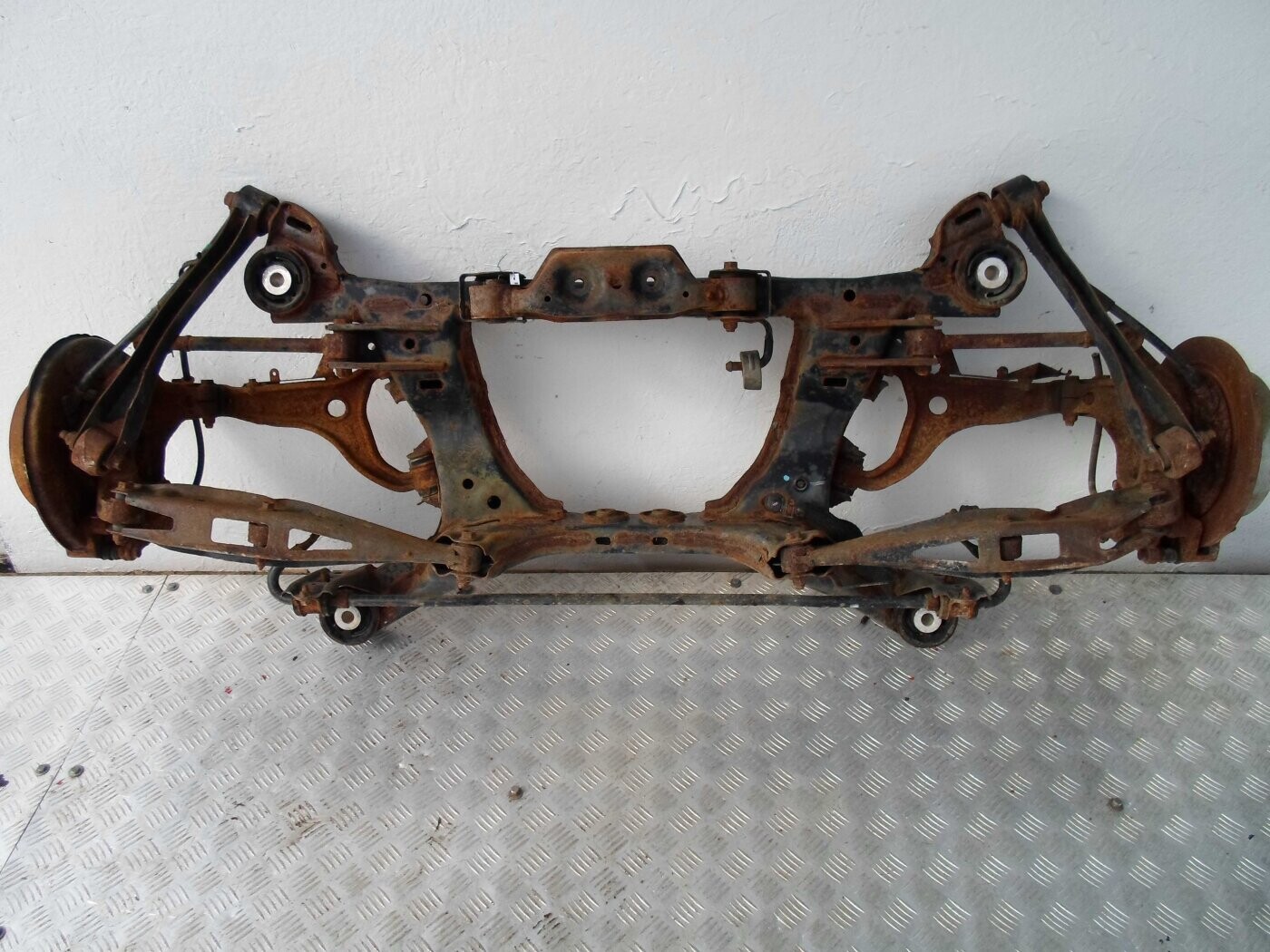 Суппорт для Subaru Forester III 2007 - 2011