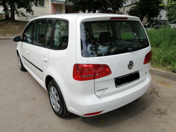 Volkswagen Touran II, 5 мест, 2010 г.