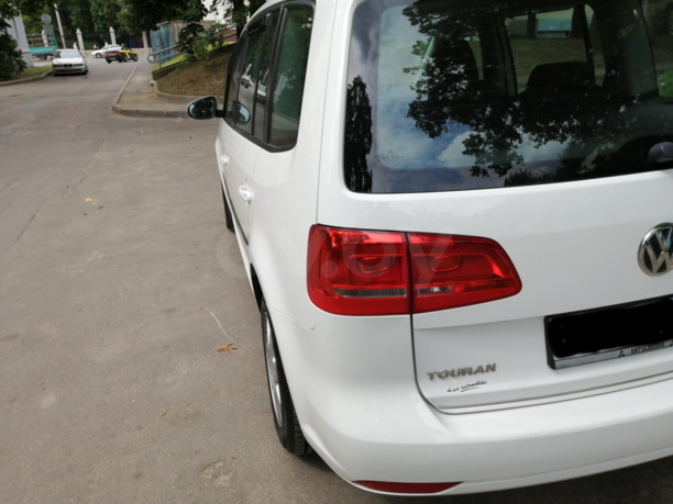 Volkswagen Touran II, 5 мест, 2010 г.