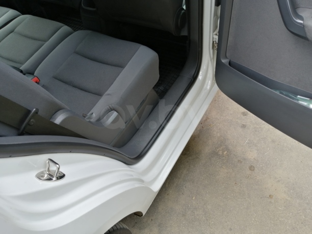 Volkswagen Touran II, 5 мест, 2010 г.