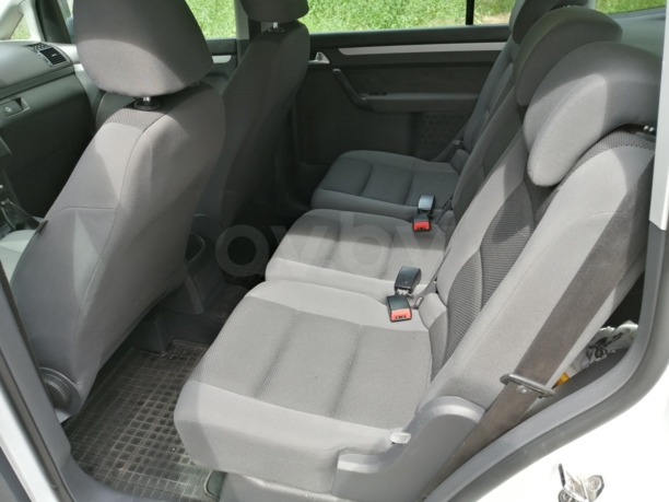 Volkswagen Touran II, 5 мест, 2010 г.
