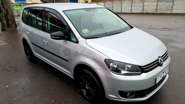 Volkswagen Touran II, 5 мест, 2010 г.