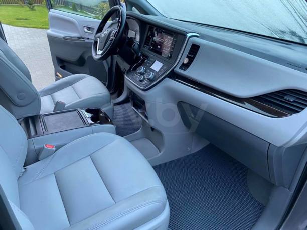 Toyota Sienna III (XL30), 7 мест, 2019 г.
