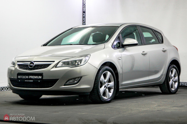 Opel Astra J, 2010 г.