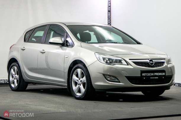 Opel Astra J, 2010 г.