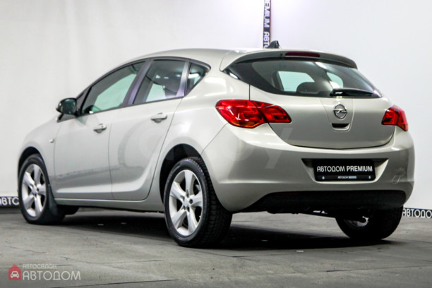 Opel Astra J, 2010 г.