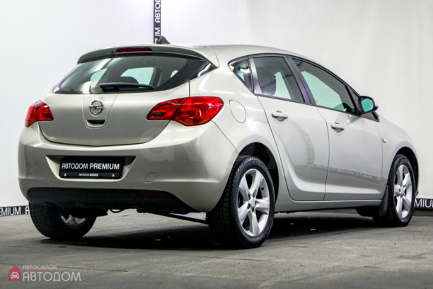Opel Astra J, 2010 г.