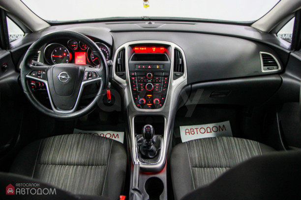 Opel Astra J, 2010 г.
