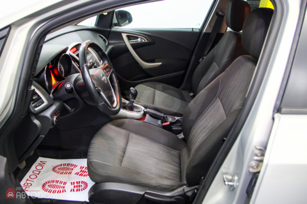 Opel Astra J, 2010 г.
