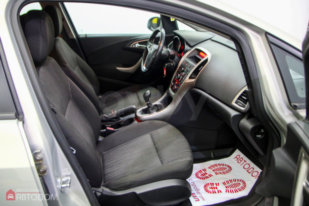 Opel Astra J, 2010 г.