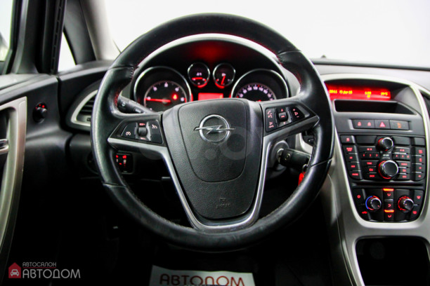 Opel Astra J, 2010 г.