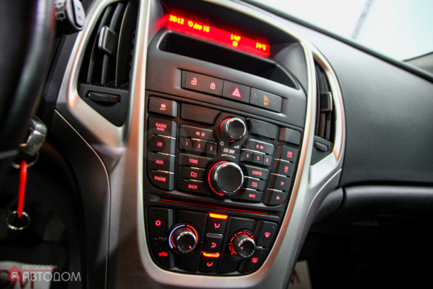 Opel Astra J, 2010 г.