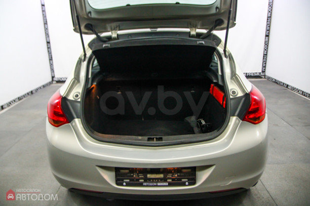 Opel Astra J, 2010 г.