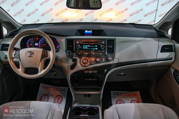 Toyota Sienna III (XL30), 7 мест, 2011 г.