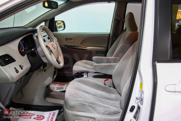 Toyota Sienna III (XL30), 7 мест, 2011 г.