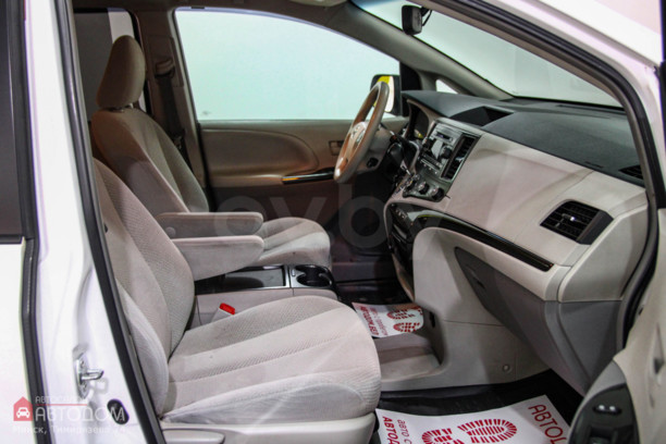 Toyota Sienna III (XL30), 7 мест, 2011 г.