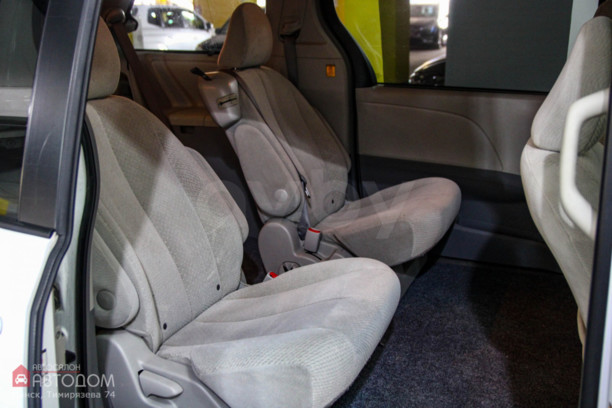 Toyota Sienna III (XL30), 7 мест, 2011 г.