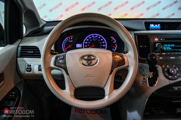 Toyota Sienna III (XL30), 7 мест, 2011 г.