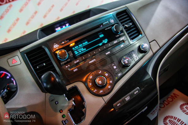 Toyota Sienna III (XL30), 7 мест, 2011 г.