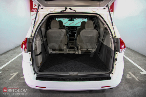 Toyota Sienna III (XL30), 7 мест, 2011 г.