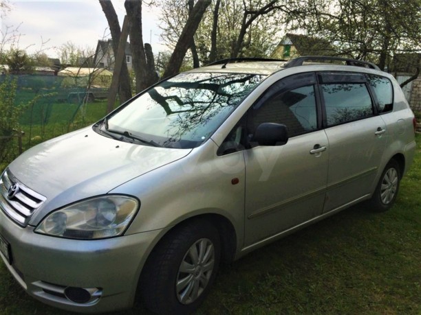 Toyota Avensis Verso I, 7 мест, 2001 г.