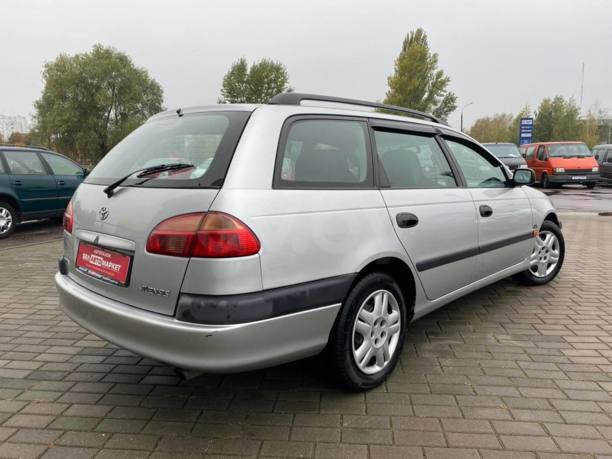 Toyota Avensis I (T220) · Рестайлинг, 2001 г.