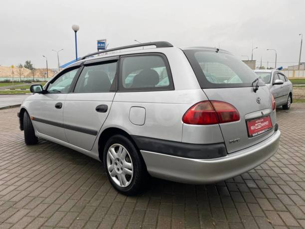 Toyota Avensis I (T220) · Рестайлинг, 2001 г.