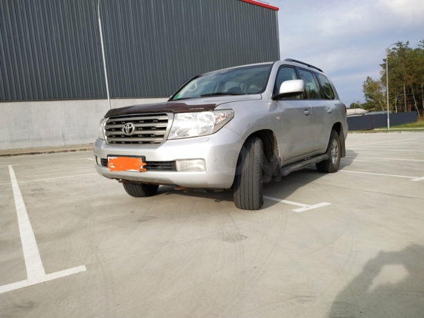 Toyota Land Cruiser J200, 7 мест, 2008 г.