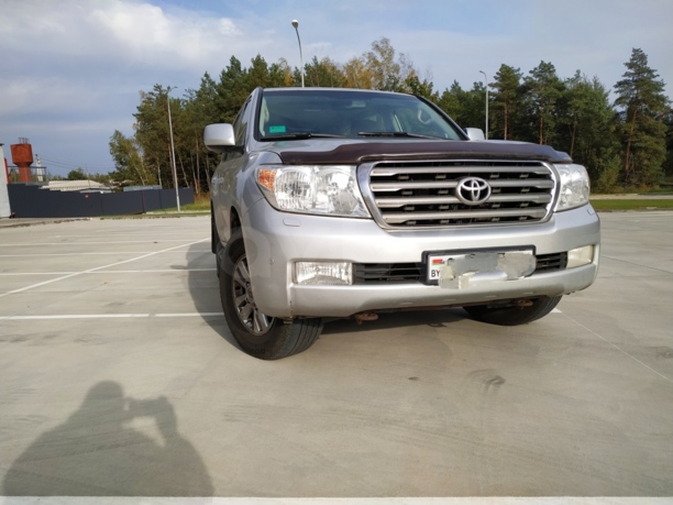 Toyota Land Cruiser J200, 7 мест, 2008 г.