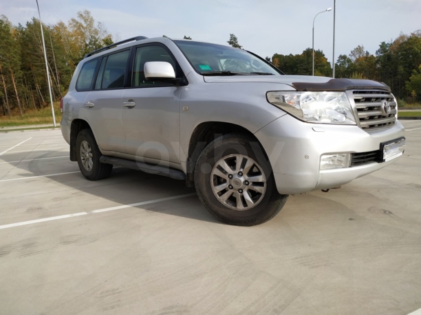 Toyota Land Cruiser J200, 7 мест, 2008 г.