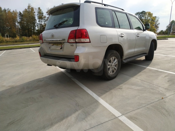 Toyota Land Cruiser J200, 7 мест, 2008 г.