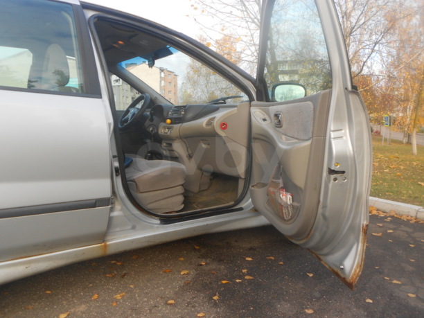 Nissan Almera Tino, 2000 г.