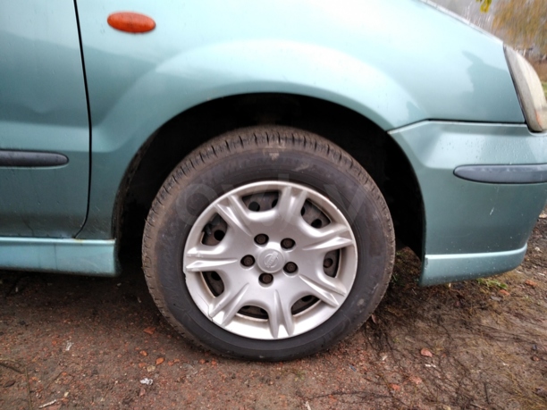 Nissan Almera Tino, 2001 г.