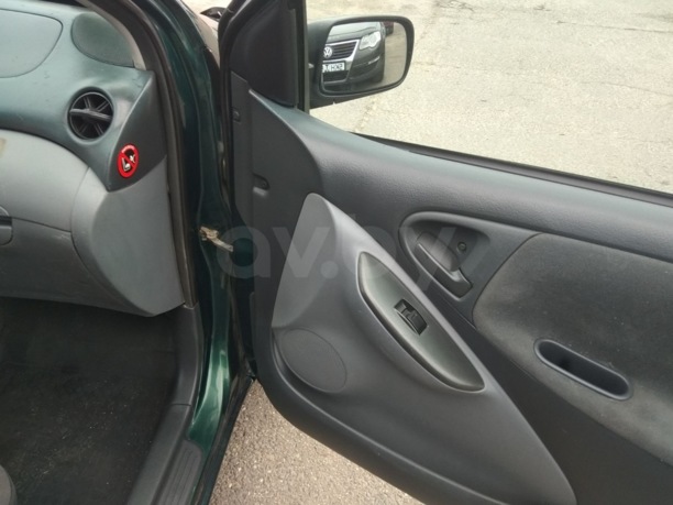 Toyota Yaris I (P1), 2001 г.