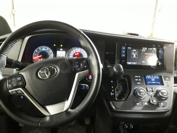 Toyota Sienna III (XL30), 7 мест, 2017 г.