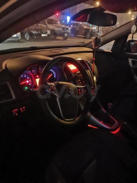 Opel Astra J, 2011 г.