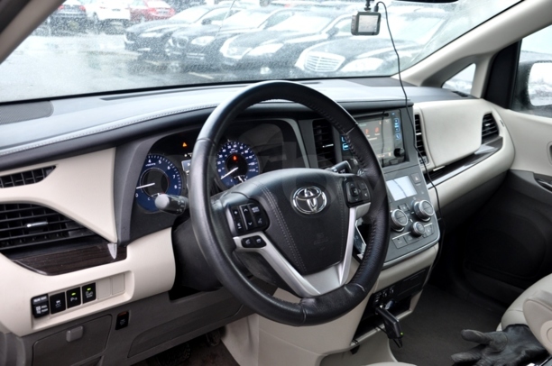 Toyota Sienna III (XL30), 7 мест, 2017 г.