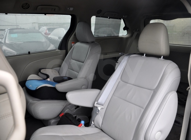 Toyota Sienna III (XL30), 7 мест, 2017 г.