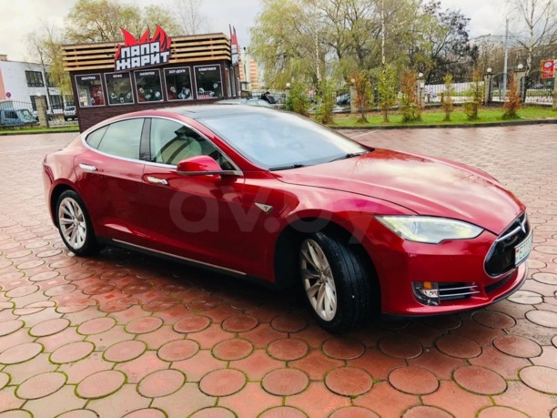 Tesla Model S I, 2013 г.