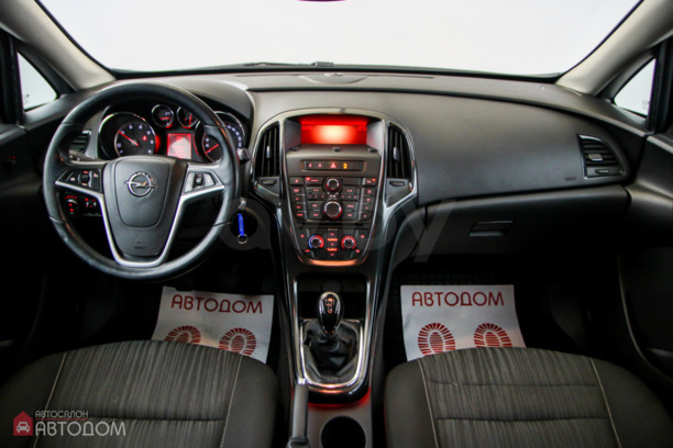 Opel Astra J, 2011 г.