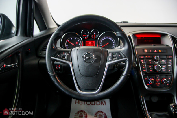 Opel Astra J, 2011 г.